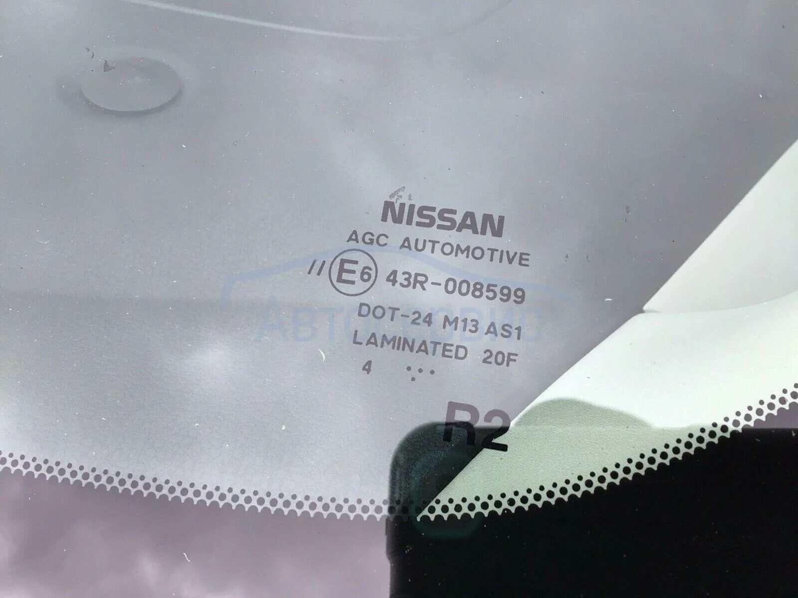 Лобовое стекло Ниссан ноут е11. Лобовое стекло Nissan Note 2015 e6 43r-00015. Nissan Note 2008 лобовое стекло КМК. Размер лобового стекла Ниссан ноут е11.