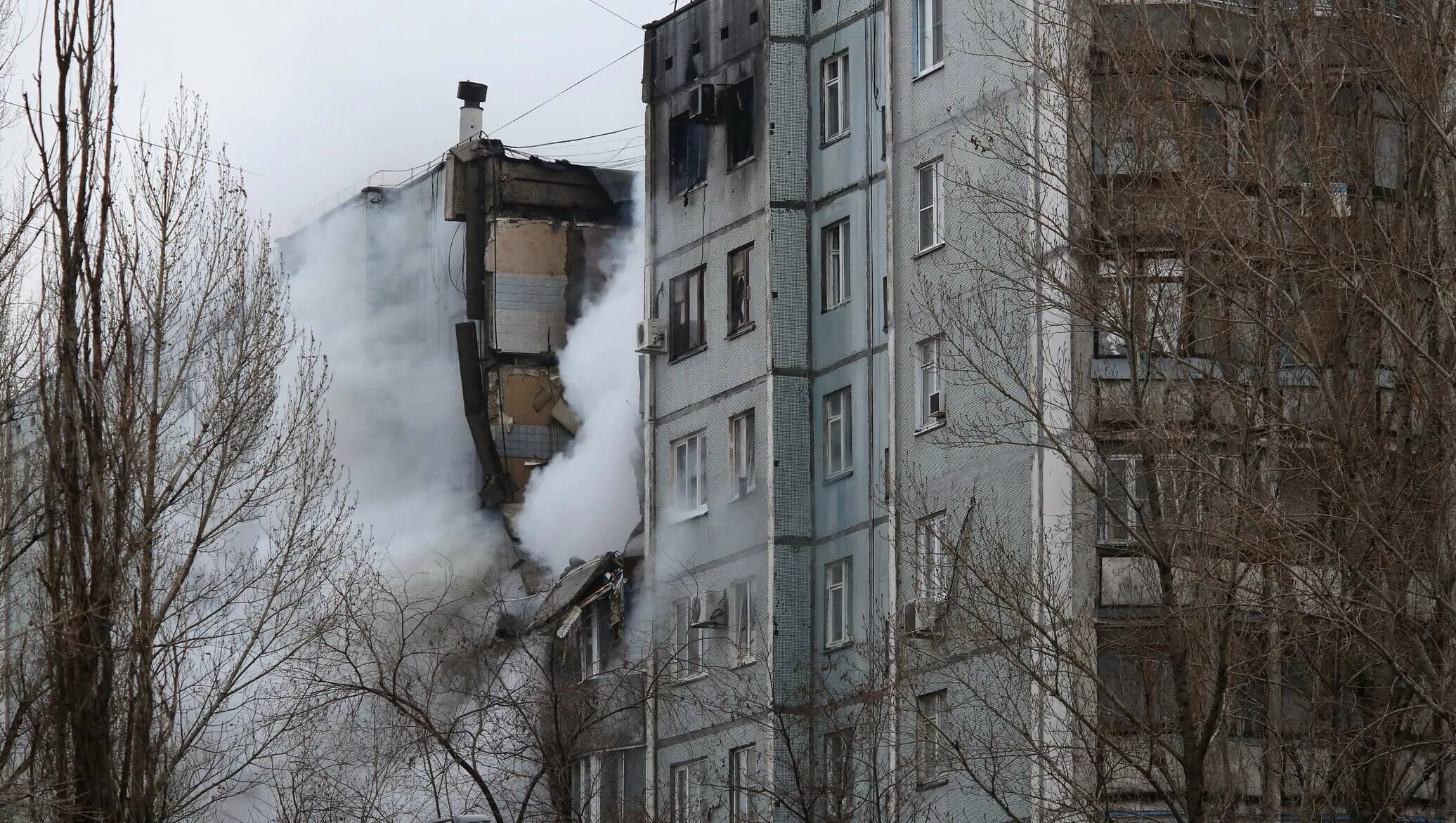 Взрыв бытового газа в Волгограде. Взрыв газа по ул. Космонавтов Волгоград. Разрушенные панельные дома. Взрыв в панельном доме. Разрушенный взрывом дом