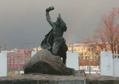 Сколько памятников в мурманске
