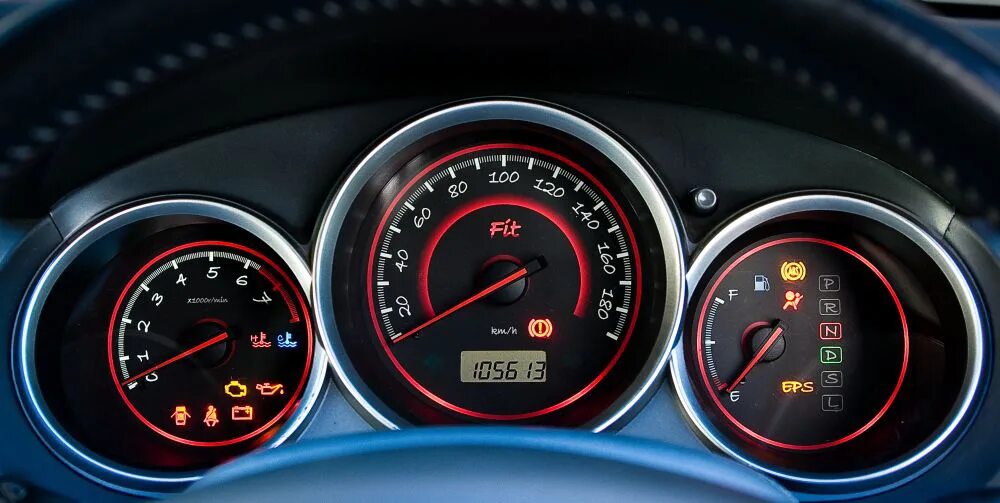 Фит обозначение. Honda Fit 2002 приборная панель. Honda Fit Speedometer. Honda Fit 2010 приборная панель. Приборка Хонда фит 3.