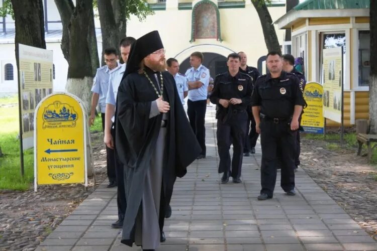 сотрудники полиции тихвин. тихвинское омвд. омвд по тихвинскому району. полиция тихвин. тихвинское омвд.