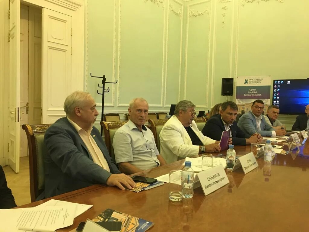 заседание. 10. председатель крти санкт-петербурга. 10. совещание по развитию санкт петербурга.