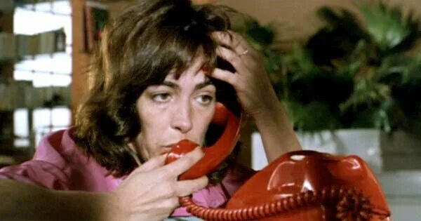 альмодовар женщины на грани нервного срыва. женщины на грани нервного срыва 1988. танцует женщина на грани нервного. женщины педро альмодовара. женщины на грани нервного срыва 1988.