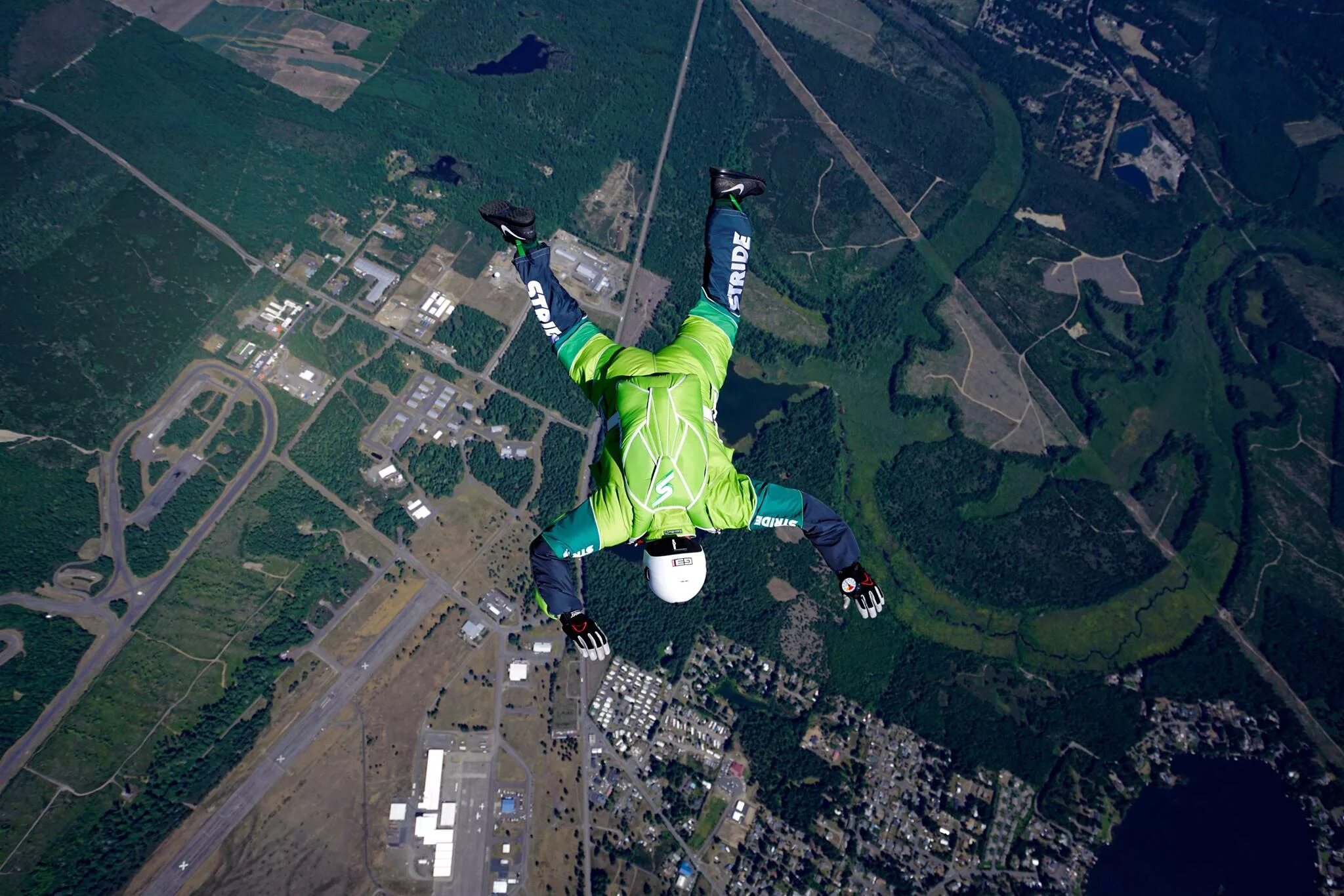 Люк Эйкинс (прыжок без парашюта с высоты 7,6 км). Люк Эйкинс. Люк Эйкинс прыжок без парашюта. Люк Айкинс американский лётчик.