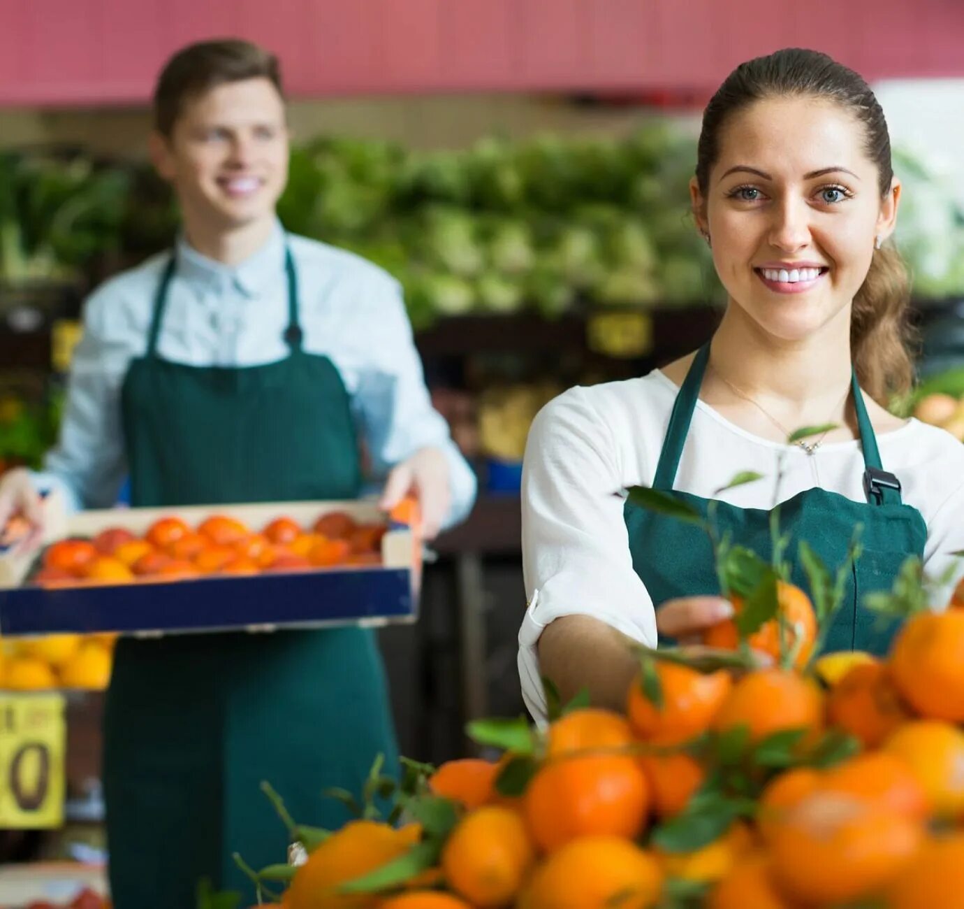 Продавец стройматериалов. Продавец торгового зала. Найти работников в магазин. Менеджер магазина. Продавец в магазине.