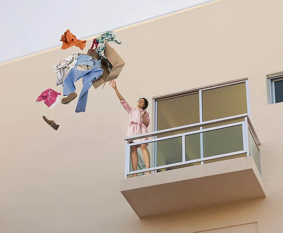 Где детей выкидывают. Где детей выкидывают. Где детей выкидывают. Ребенок выкидывает мусор в мусорку. Где детей выкидывают.