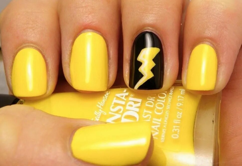 Желтые ногти. Неоновый цвет ногтей. Сделай желтый ярче. Маникюр желтый с черными полосками. Желтые ногти.