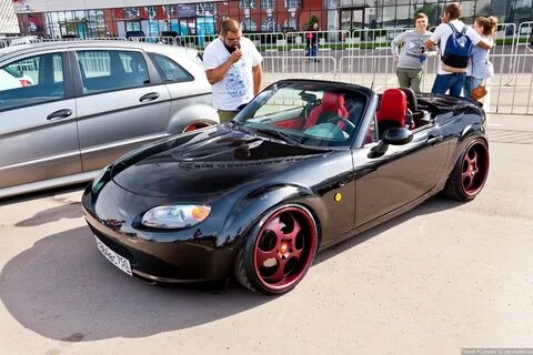 Авто ниже