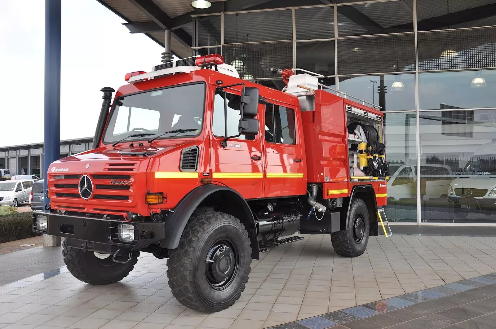 Mercedes Benz Унимог. Mercedes-Benz Unimog u 4000. Унимог u3550p. Mercedes-Benz Unimog армейский. Мерседес унимог купить