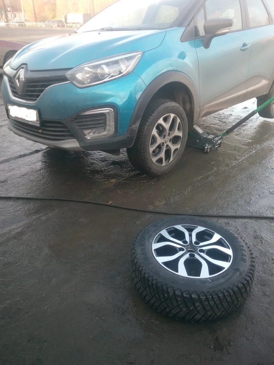 Резина зимняя на рено каптур r17. Рено каптур колеса. Зимняя резина renault. Зимняя резина на рено каптур. Зимняя резина на рено каптур.