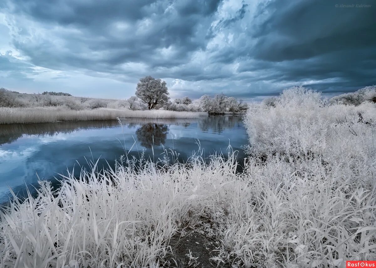 Зимой холодно летом тепло. Река везер замерзшая. Летом холодная зимой горячая. Холодный летний день. Зима морозная лето жаркое.