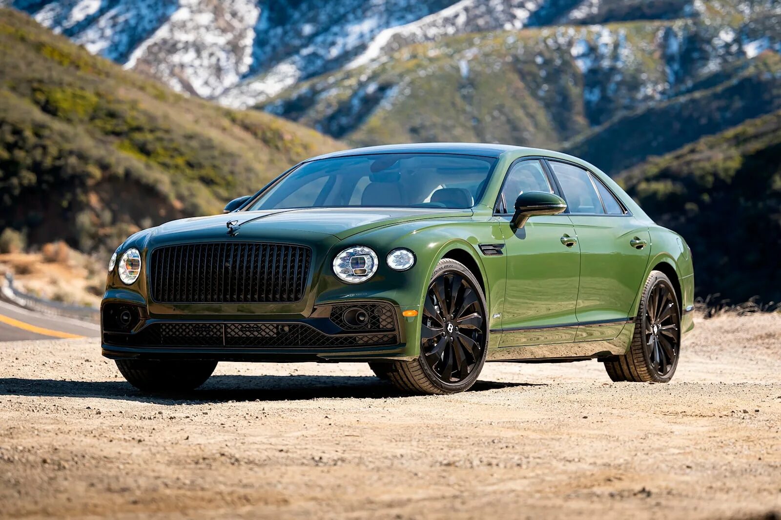 Бентли flying spur. Bentley Flying Spur 2022. Bentley 2022. Bentley Bentayga 2022.