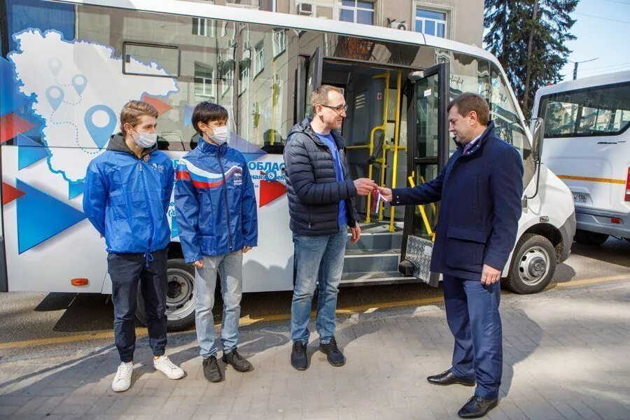 Волонтеры в автобусах. Микроавтобус с волонтерами. Волонтёрские движения Воронеж. Русь волонтеры Воронеж. Единая россия воронеж