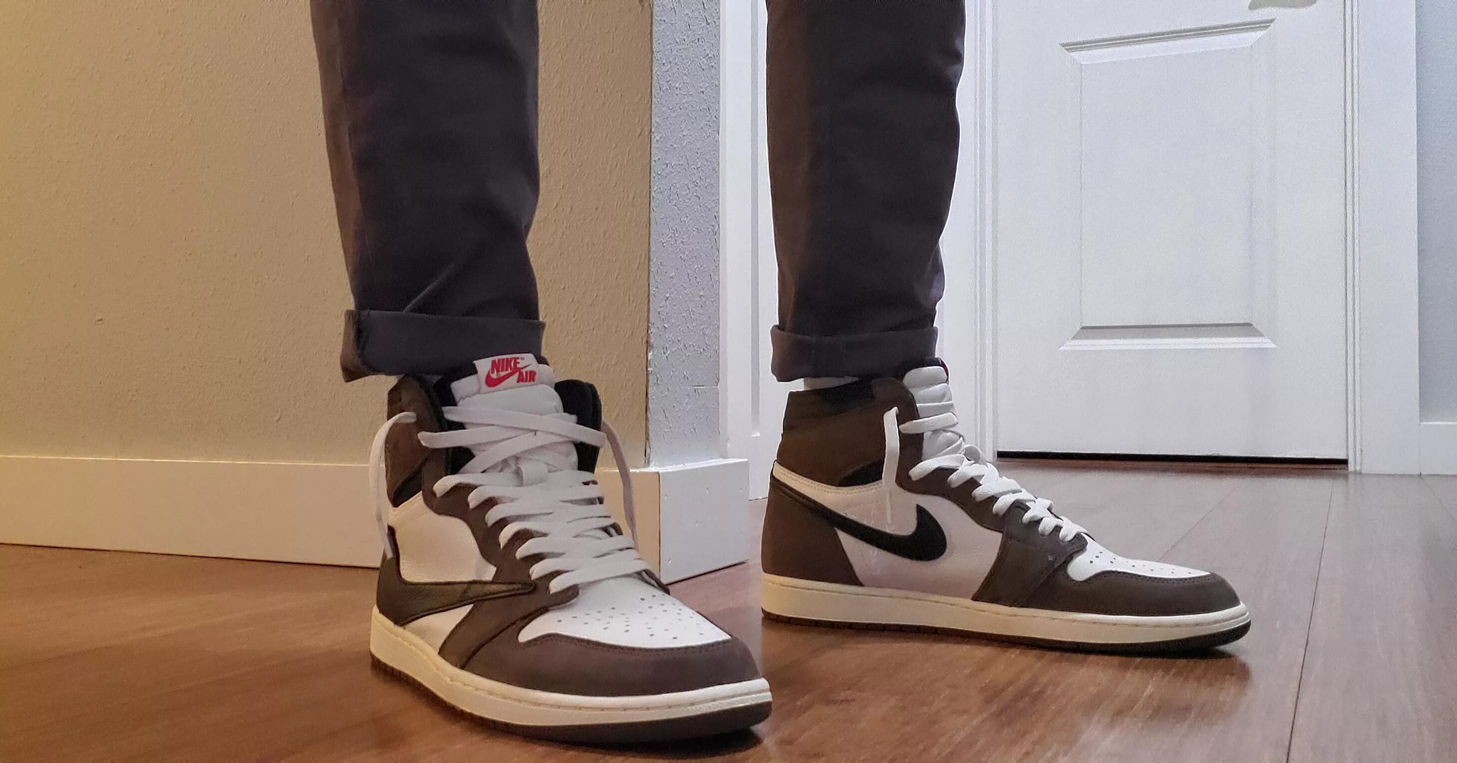 Jordan 1 Travis Scott. Nike aj1 Travis Scott. Nike Air Jordan 1 x Travis Scott lacing. Nike aj1 Low Travis Scott.