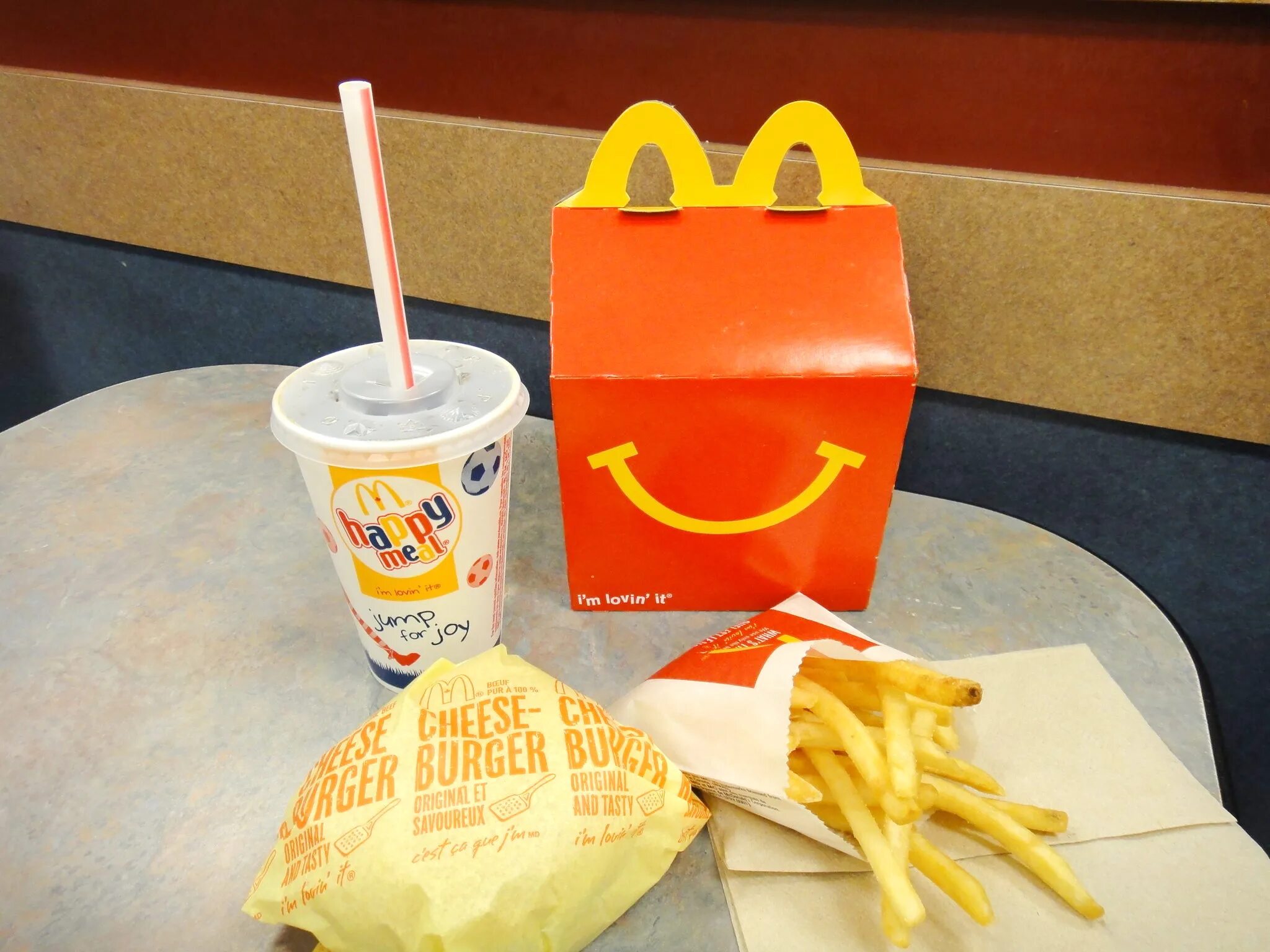 детский набор блюд макдональдс. детский набор блюд макдональдс. игровой набор макдональдс. макдональдс для детей набор. наборы хэппи мил макдональдс.