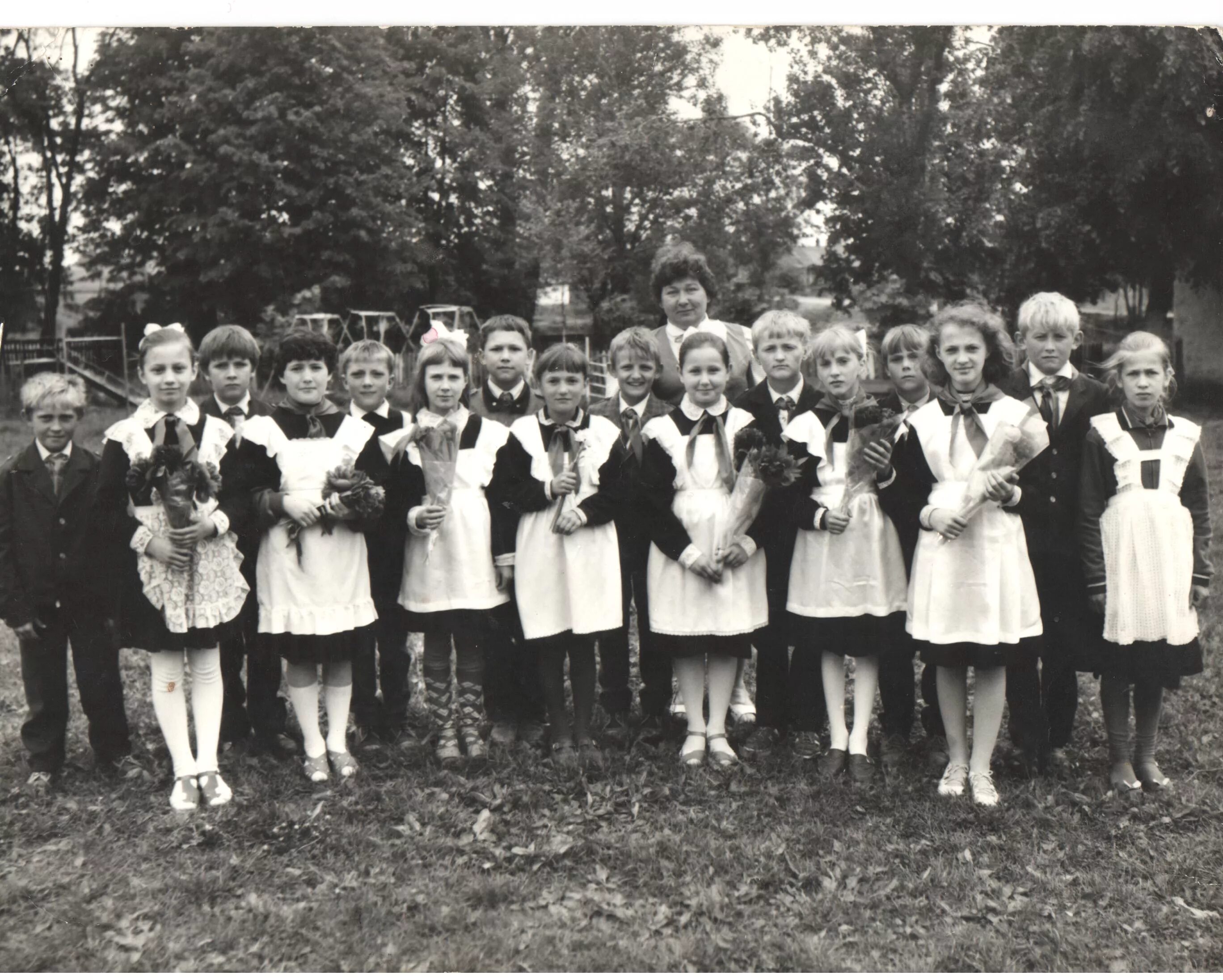 Выпуск сш. Шапшинская школа выпускники 1991 года. выпускники 1987 года. выпускницы 1987 года. выпускники 1990 года.