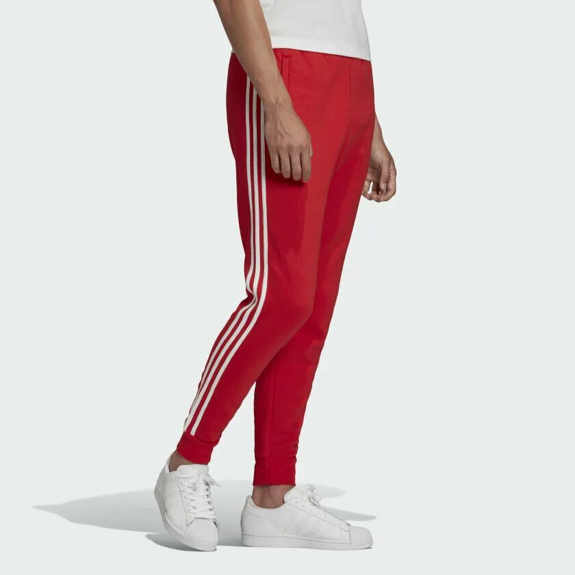 Красные штаны адидас. Adidas 3 Stripes штаны. Штаны adidas Originals 3 Stripes. Штаны адидас Ориджиналс 3 полоски. Штаны adidas fm6280.