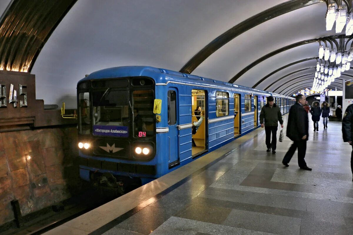 Станция метро есть. Самарский метрополитен. Вагон метро Самара Безымянка. Метро в Самаре. Станции Самарского метрополитена.