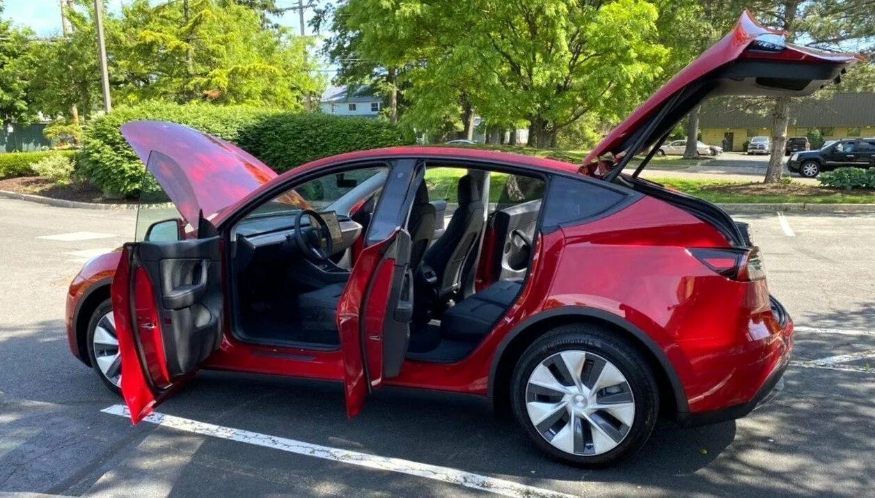 Тесла новая в россии. Электромобиль Tesla model y. Тесла модель y long range. Tesla model y 2022 long range. Tesla model y 2021.