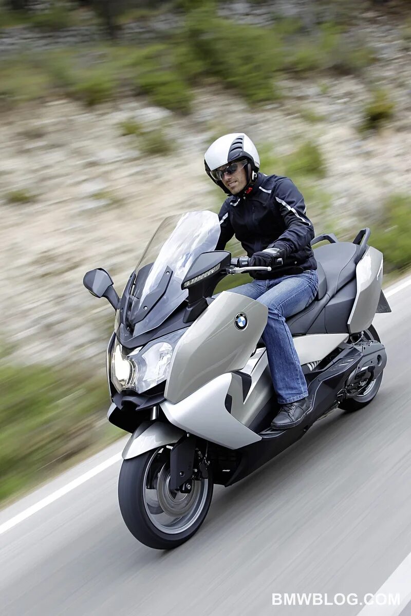 Скутер 650. Скутер BMW c600 Sport. BMW c650gt. Макси скутер БМВ 650 gt. BMW 650 gt скутер.