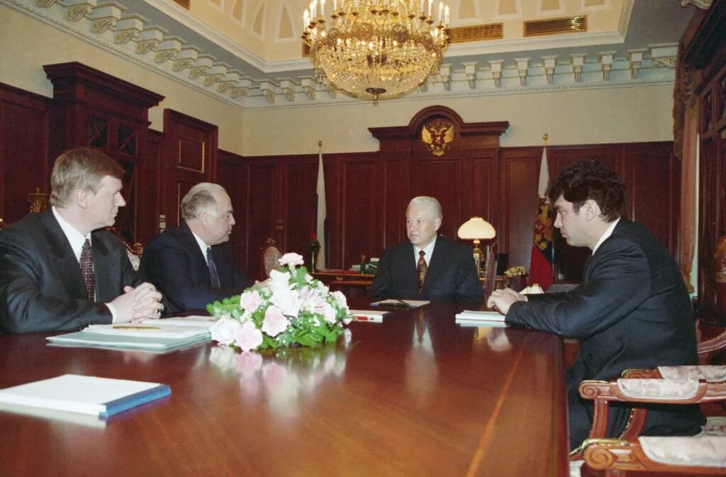 немцов гайдар черномырдин чубайс. министры в 1997 году. михаил касьянов 2020. касьянов примаков 1999. борис ельцин 1997 год.