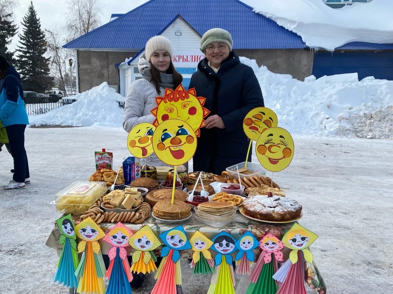 Маша и медведь масленица. Масленица. Масленичные блины. Съедобные композиции на Масленицу. Маленькая Масленица.