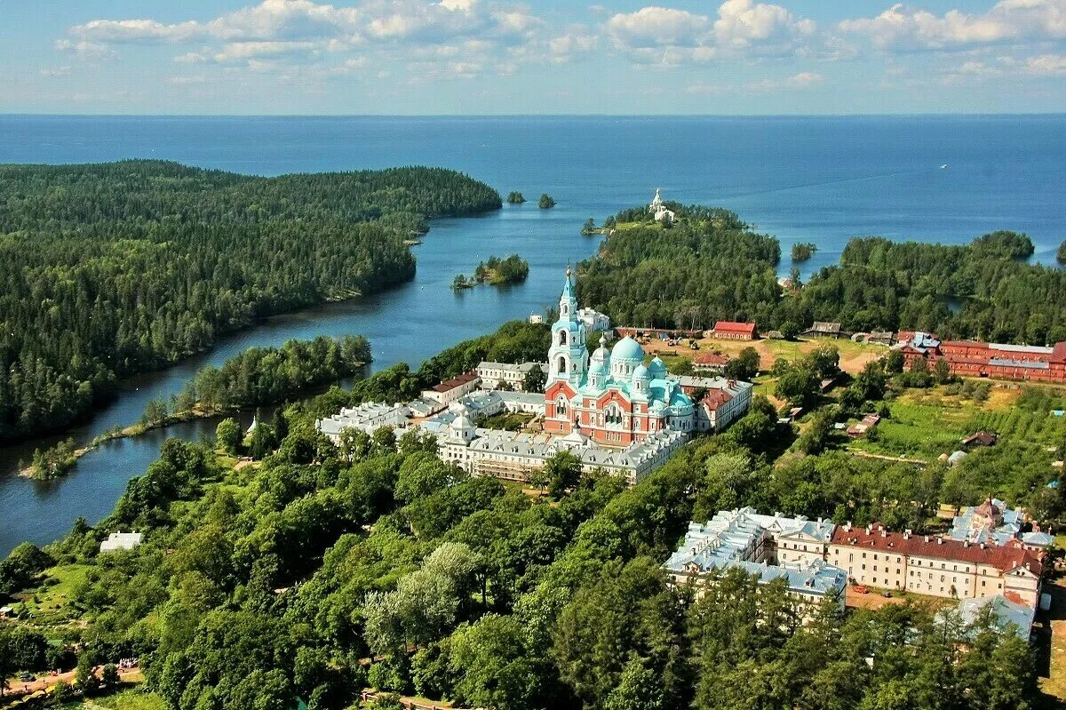 Валаамский монастырь ладожское озеро. Карелия монастыри валаам. Монастырь карелия валаам. Спасо-преображенский монастырь на острове валаам. Валаамский спасо-преображенский монастырь.