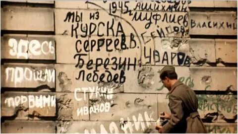 Средь оплывших свечей