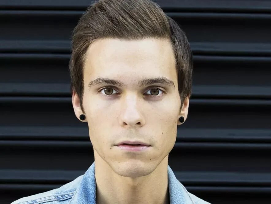 Matthew koma back. Matthew Koma. Метью Синрайт. Мэттью рэпч певец. Мэтью Бэвилакву.