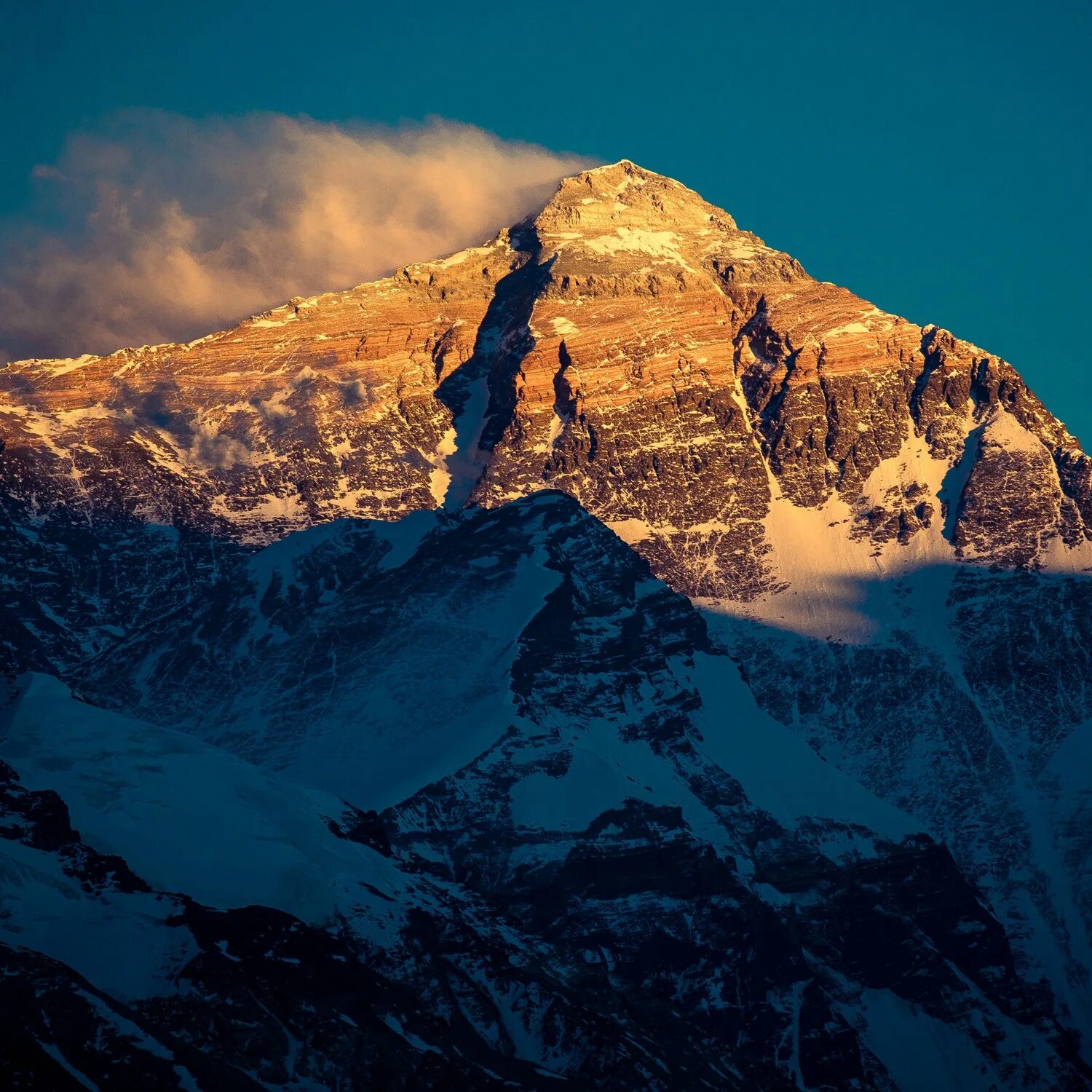 Mountain ancient mountain. Обои на рабочий стол Эверест. Самая древняя гора в мире. Самые древние горы в мире.