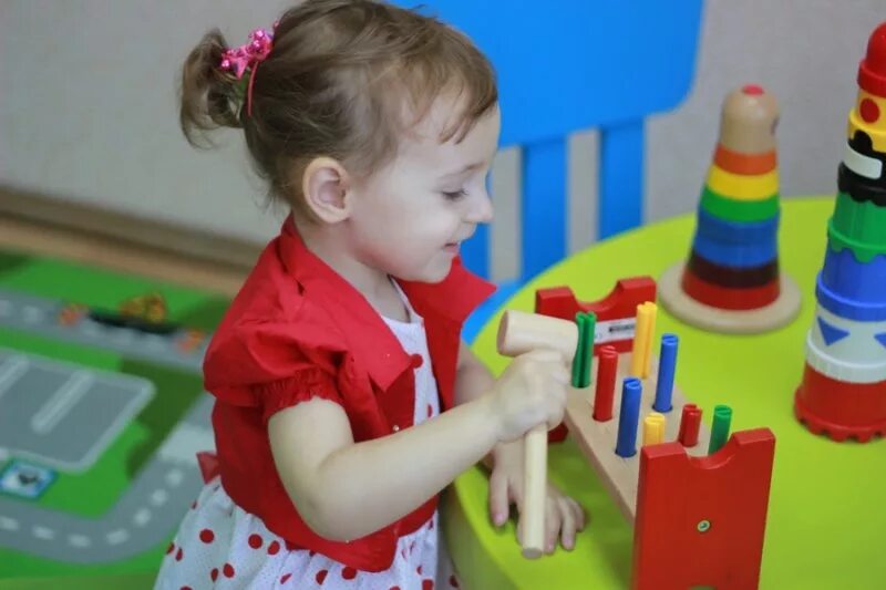 Общение предметная деятельность игра. Дети раннего возраста в детском саду. игрушки в до для раннего возраста. игры для детей раннего возраста. предметная деятельность ребенка.
