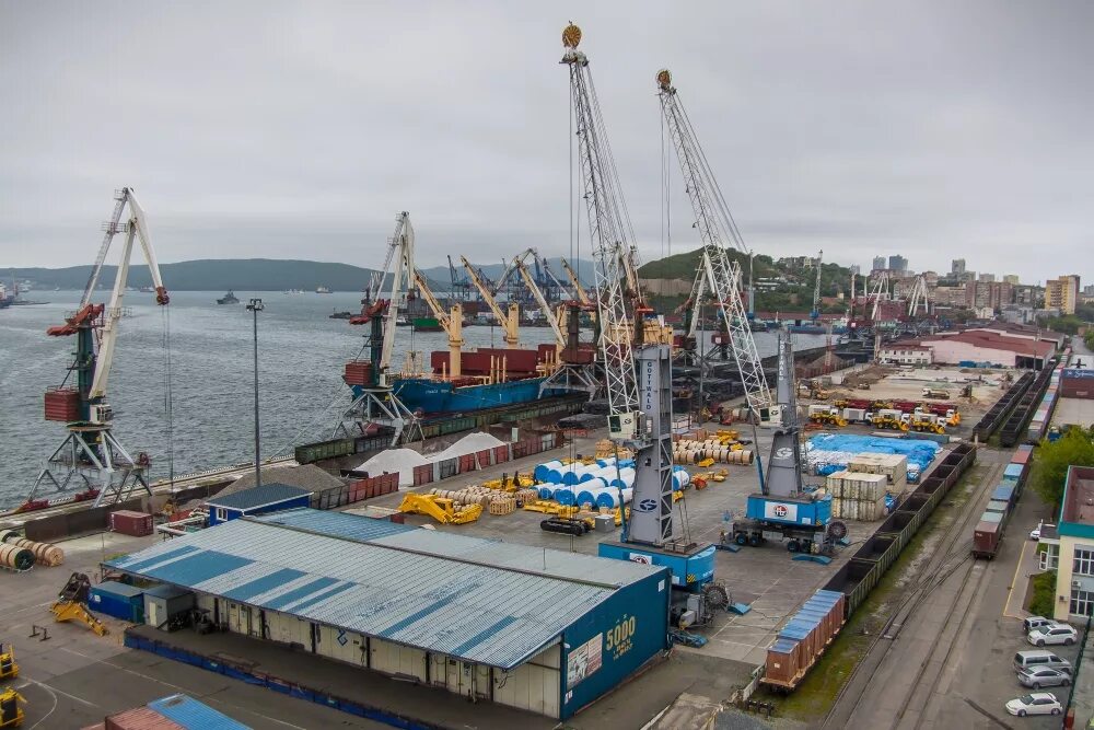 Торговый порт работа. Торговый порт работа. Мариуполь торговый порт. Морской порт херсон. Морской порт мурманск.