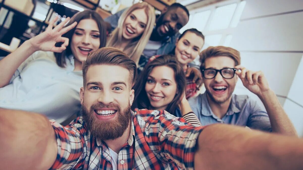 Молодежь у него есть. Молодежь у него есть
