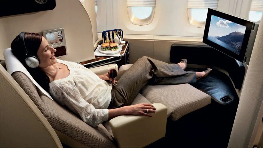К чему снится лететь в самолете женщине. Qantas a380 biznes Seats. Самолет бизнес класс комфорт. Первый класс в самолете. Сон в самолете.