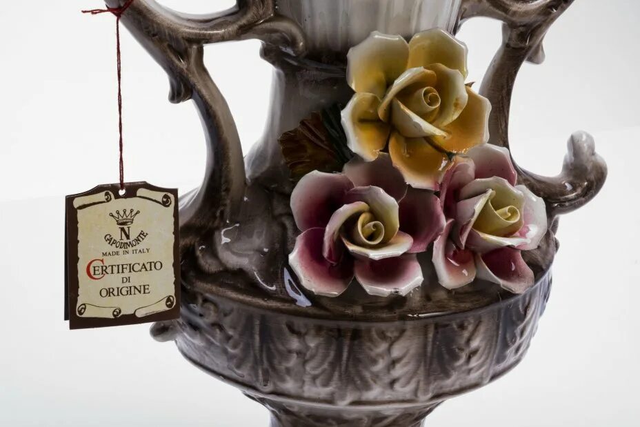 Лена лю художник фарфор. Цветы на фарфоре. Чашечка радости pavone. Клоизоновый фарфор. Статуэтки цветы фарфор.