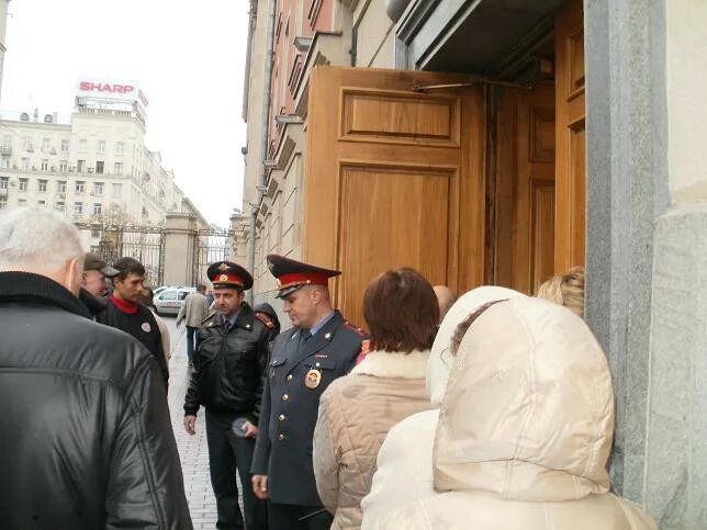 Мэрия москвы фото здания. Мэрия жалуется. Чиновники москвы. Чиновники россии. Мэрия тверская 13.