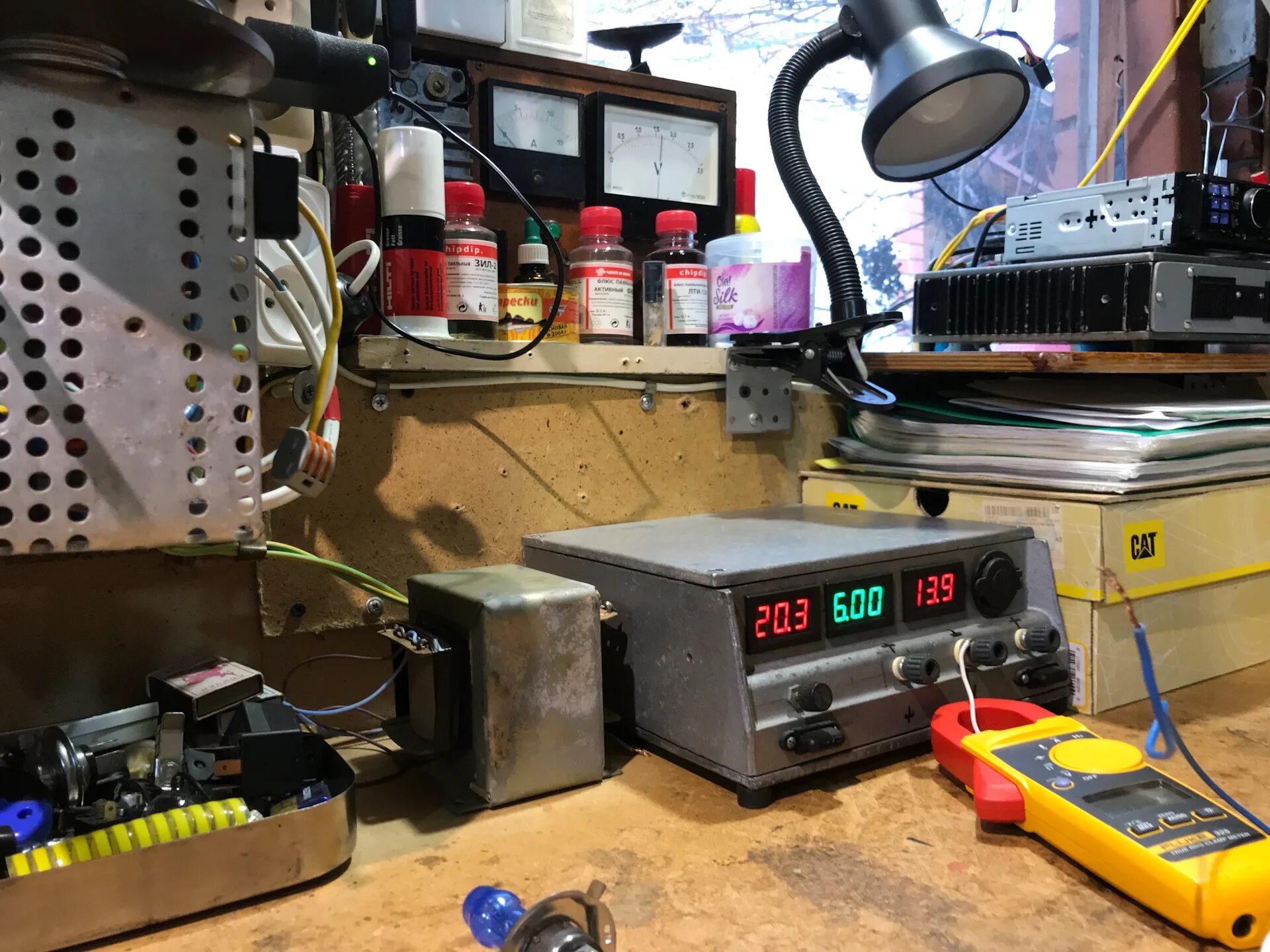 Блок питания 30в 20а. Зарядное ус-во из компьютерного бп sps1804e. Блок питания 061. Блок питания гараж. Лабораторный блок питания из apc 500.