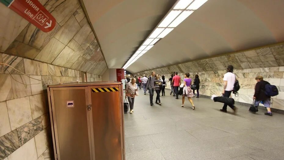 Фиолетовая ветка метро спб поезд. Оранжевая ветка метро сегодня что случилось. Оранжевая ветка метро санкт-петербург станции. Метро петербург люди. Оранжевая ветка спб сегодня.