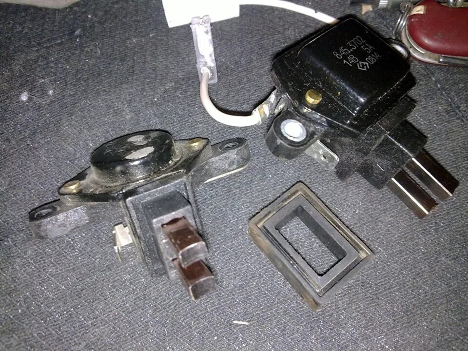 зарядка генератора ваз 2107 вольт. 1. нормальная зарядка генератора ваз. нормальная зарядка генератора ваз. напряжение аккумулятора на ваз 2110.