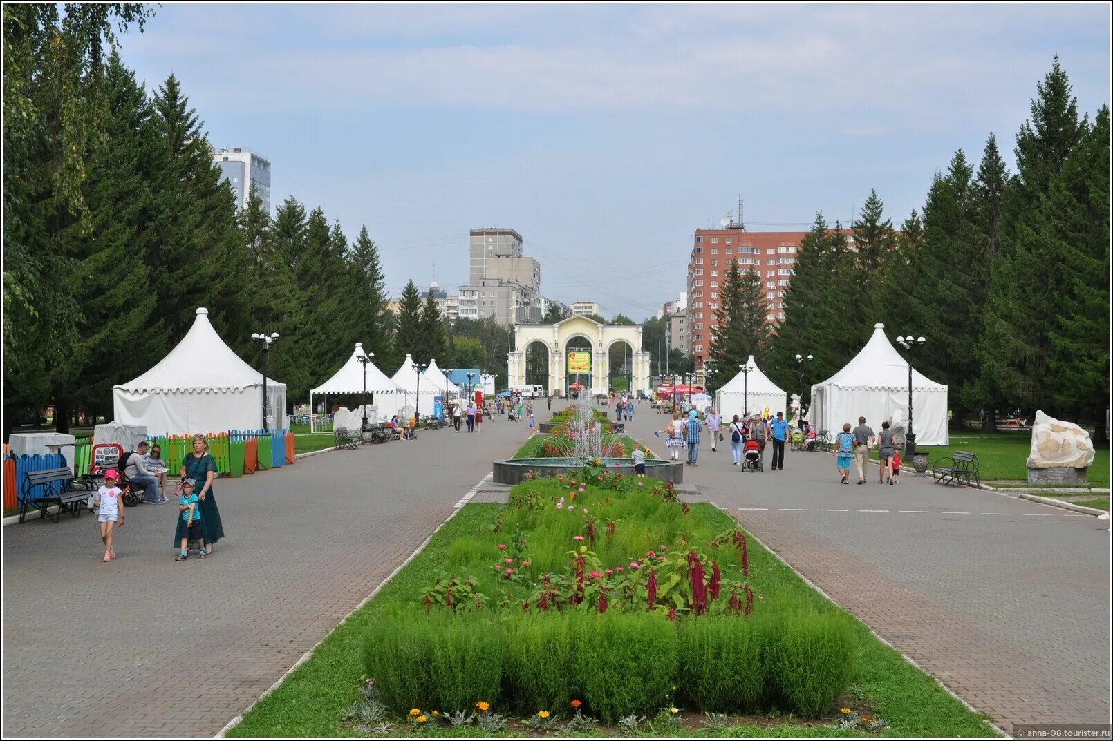 Парк в екатеринбурге парк маяковского. Цпкио екатеринбург. Центральный парк культуры и отдыха екатеринбург. Парк маяковского екатеринбург. Центральный парк екатеринбург маяковского.