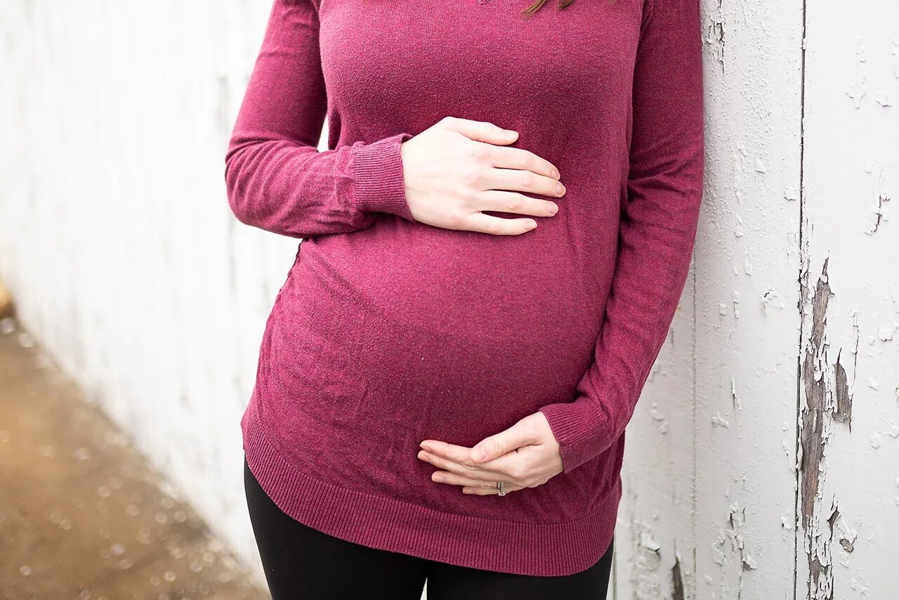 Вторая беременность девочкой. Фото беременной девушки.