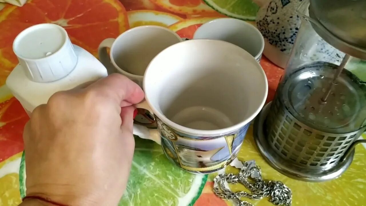 Как отмыть кружку. Отмываем чайный налет. Налет чая на кружке. Налет от чая на кружке. От чая сильный налет на кружке.