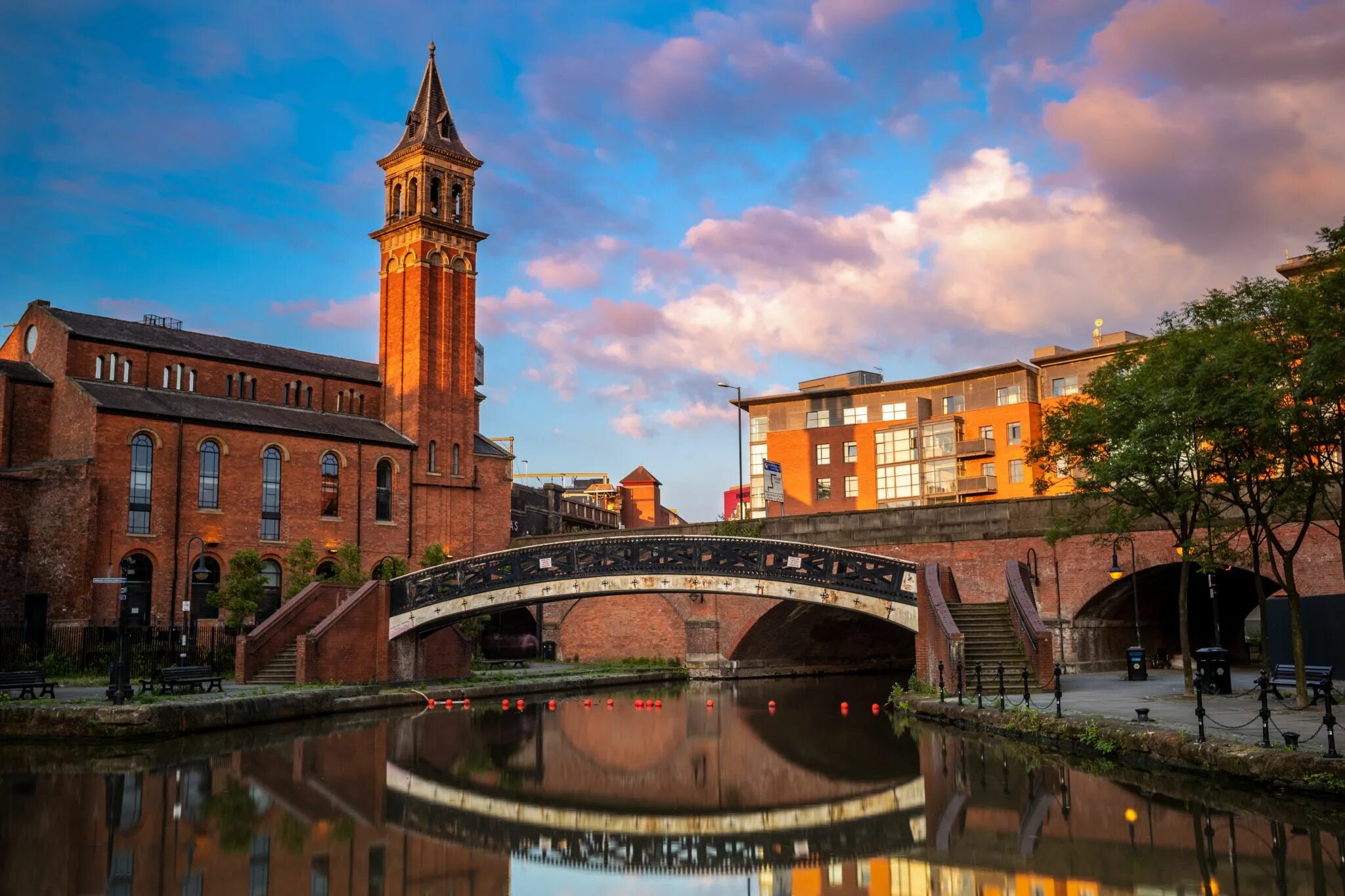 Сколько времени в манчестере сейчас. Castlefield Manchester. Манчестера Castlefield. Район Каслфилд. Манчестер город в Англии.