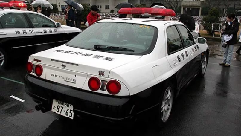 Авто из японии с 1 апреля. Nissan r33 Police. Nissan Skyline Police. Nissan Skyline r34 Japan Police. Nissan Skyline r32 Police Japan.