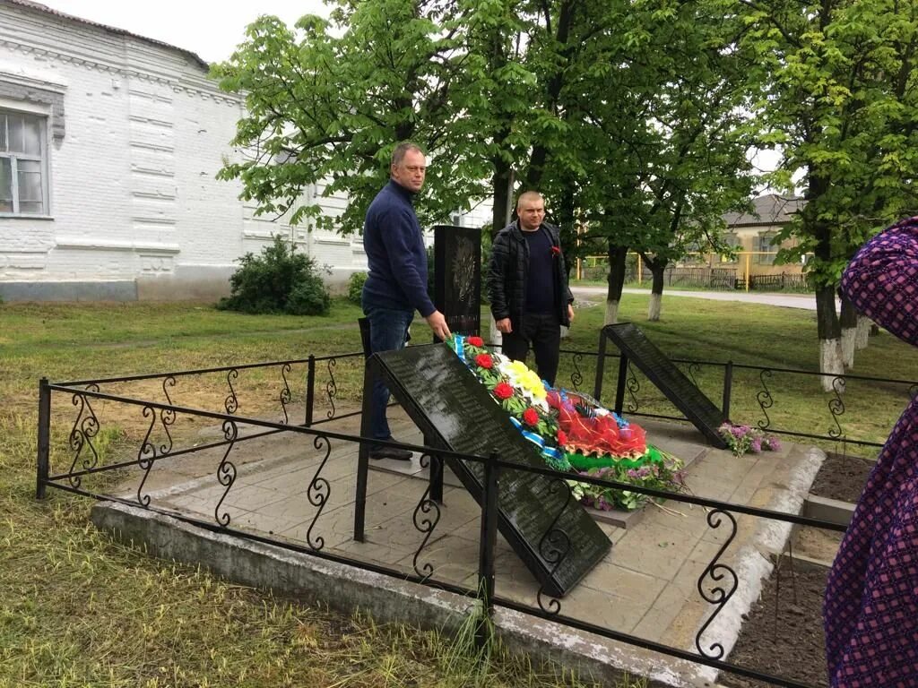 Погода в станице митякинской. Станица Шумилинская Ростовская. Митякинская школа Тарасовский район. Дуб в станице Митякинской. Центр в станице станицы Митякинской.