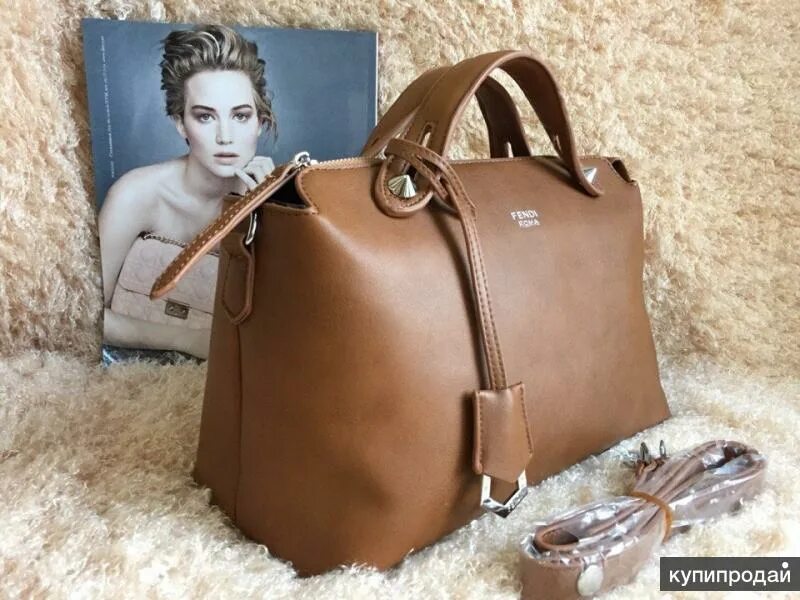 Мужская сумка ив сен лоран. Женский кожаный кошелек. Сумки фурла черные кожаные. Брендовая сумка шанель. Сумки из садовода.