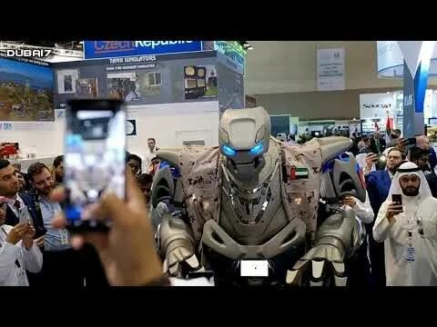 Робот телохранитель короля. Телохранитель короля бахрейна. Король роботов. Робот телохранитель дубай. Робот телохранитель дубай.