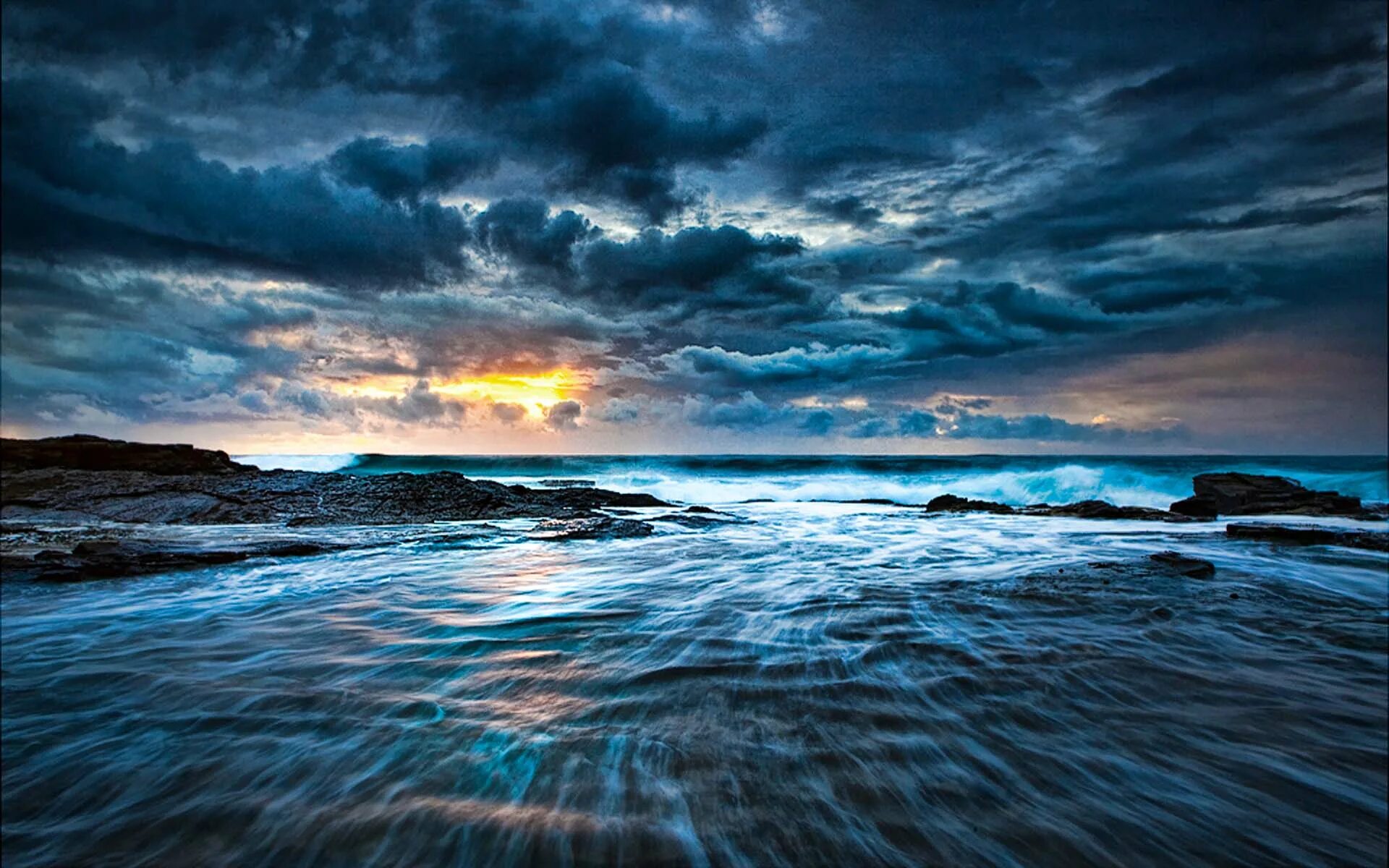 Песня море море море синий океан. Темно синее море. темное синее море. пейзаж синего моря. море в темных тонах.