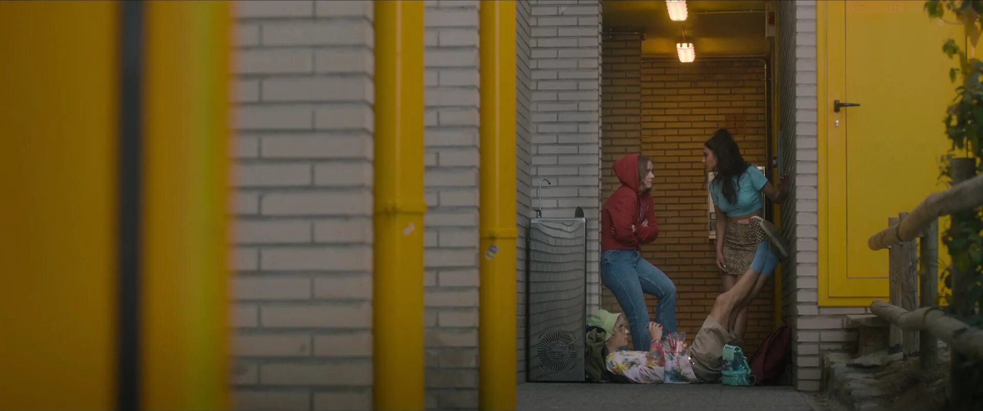 Клара галле clara galle. Гейл альберт-халабан. Клара галле и хулио пенья. Из моего окна фильм нетфликс 2022. Клара галле в фильме из моего окна.