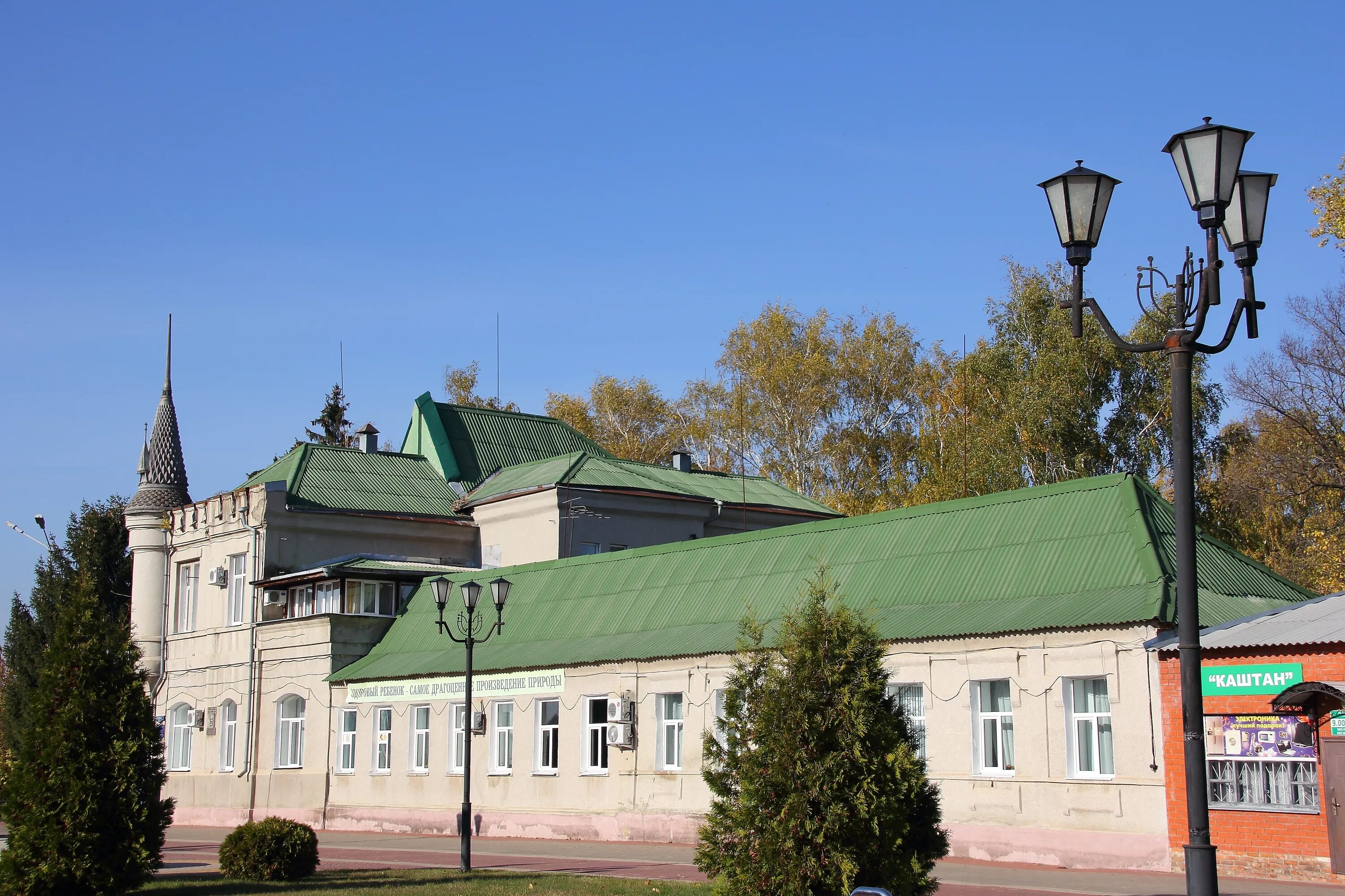 Дом грайворон белгородская область. Дом купца Дмитренко Грайворон. Доходный дом купца Бражникова Грайворон. Грайворон Белгородская область. Грайворон 19 век улица Ленина.